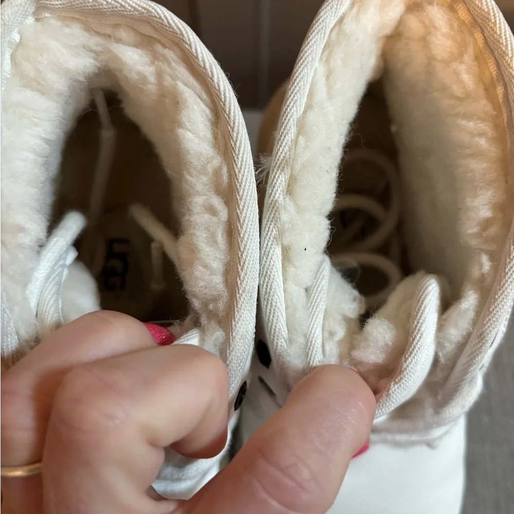 UGG Neumel Leather booties sz 4